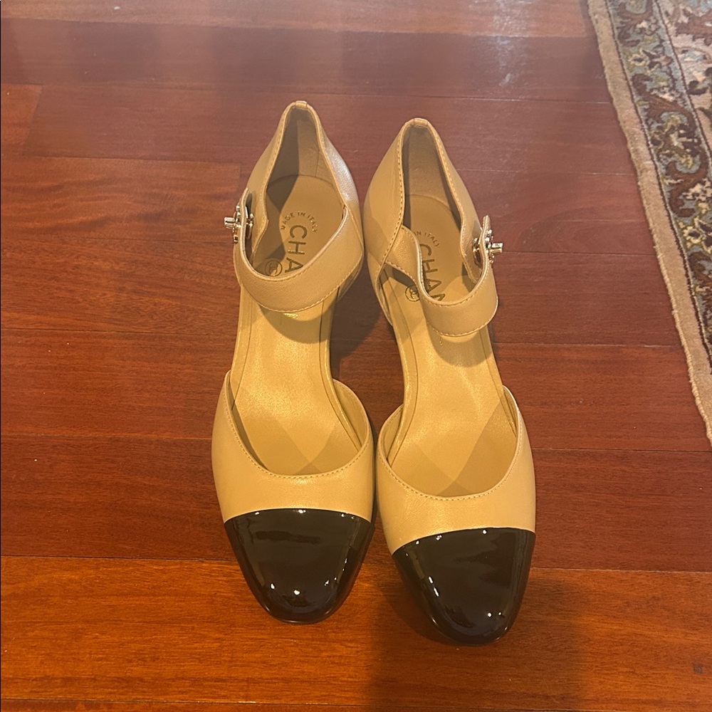 CHANEL Two-Tone Beige and Black Heels